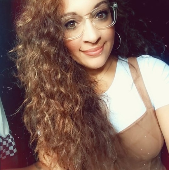 Meet your Posher, Emily - Picture 5 of 11